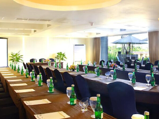 巴厘岛库塔阿斯顿酒店