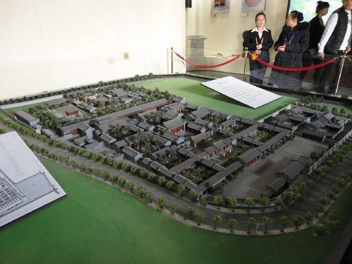 走进"银安殿",看"恭王府"的模型图,立体美观,一目了然,方便我们游客