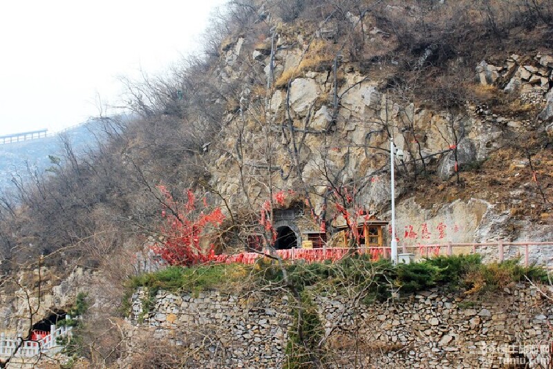财神洞,送子娘娘洞等~依旧是挂满了人们心中美好的愿望~可算是看见了