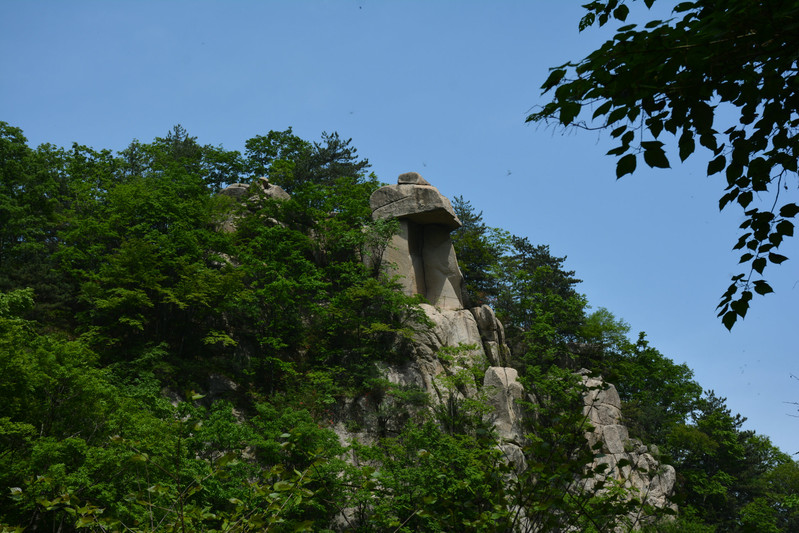 河南平頂山堯山景區p82:巖壁上的石刻也在