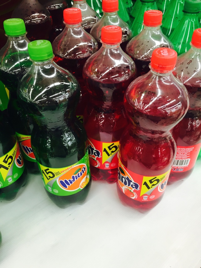 颜色恐怖的芬达,估计进不到中国.