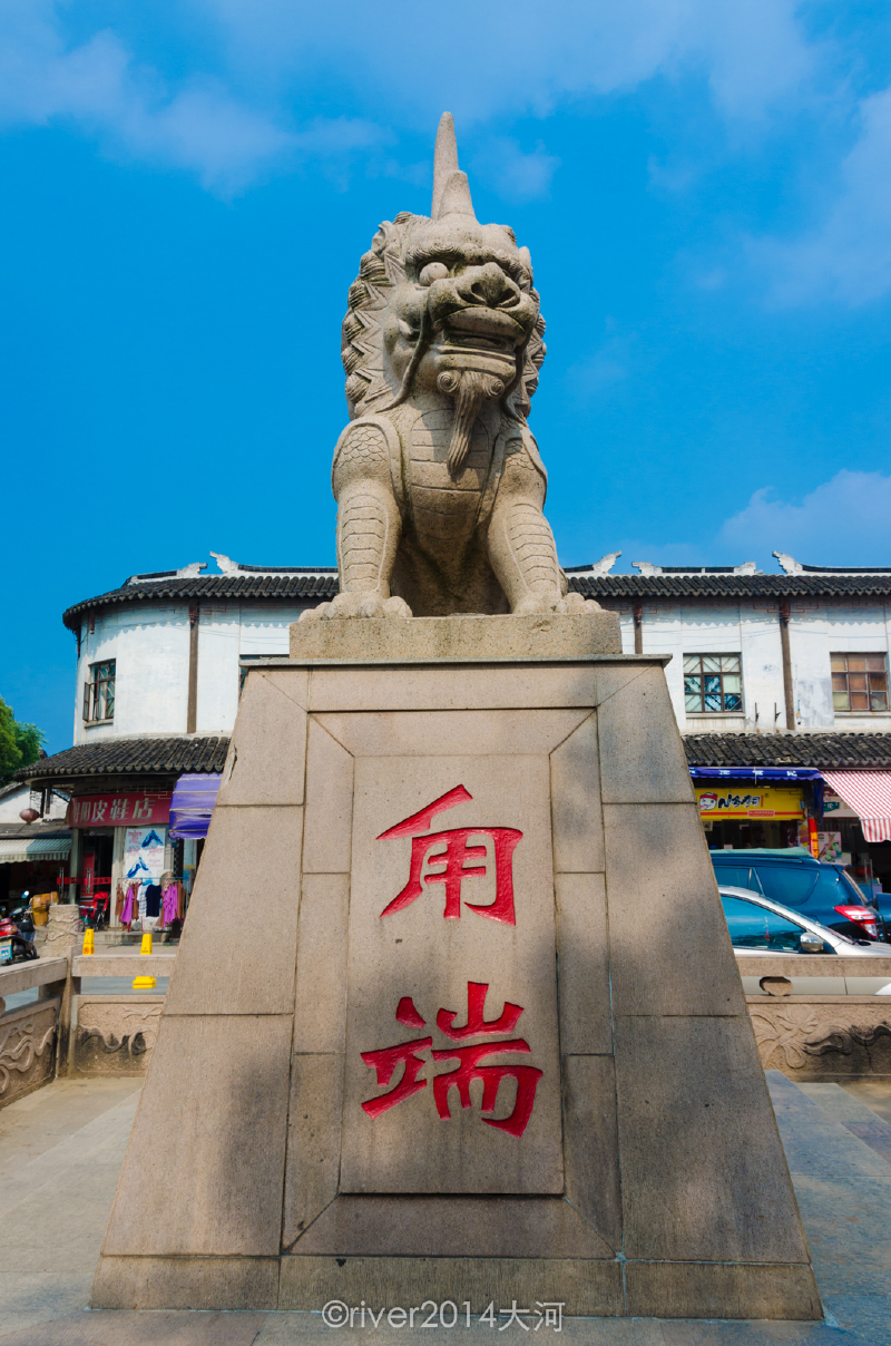 *甪直(lu zhi,音路直)从千灯乘坐公交车112路或者113路到团结桥下车