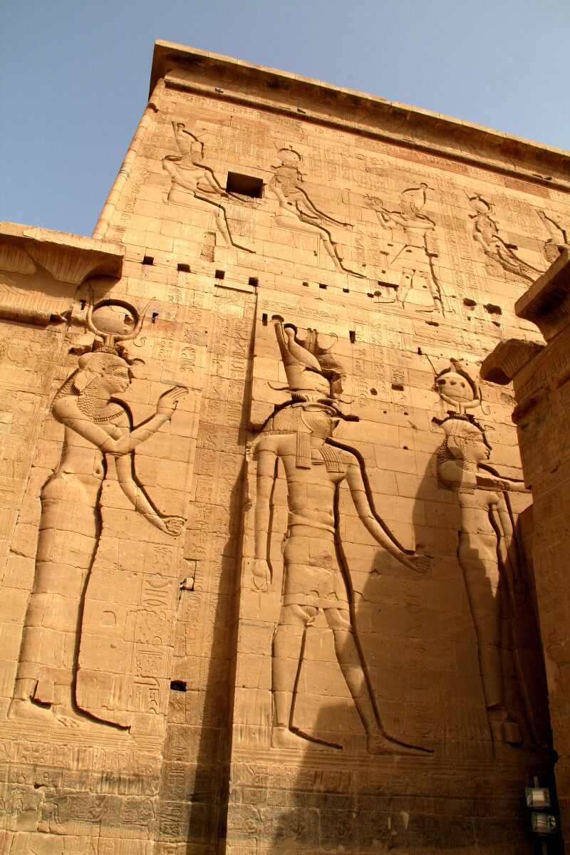 菲莱神庙是是保存最完好的古埃及托勒密王朝的神庙之一,有着2700多年