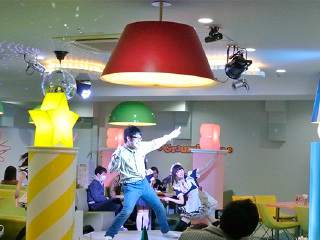 日本东京秋叶原女仆咖啡厅