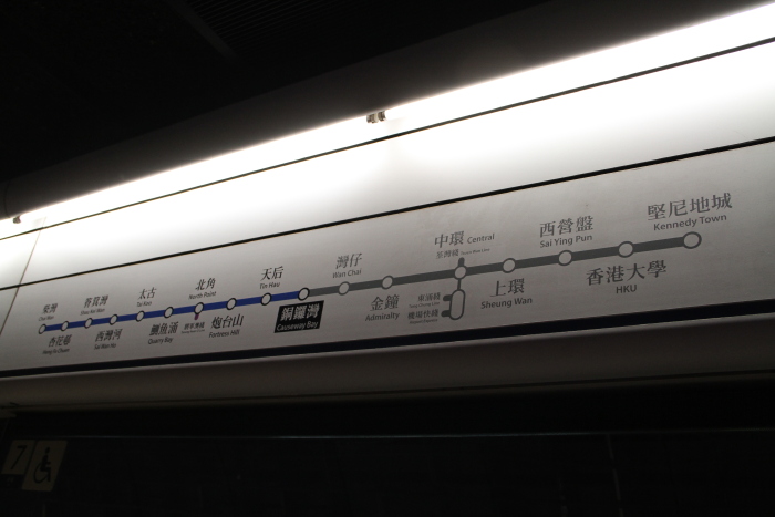 应该是出了商场后过一个十字路口就能看到,需要排队,听说海关规定每人