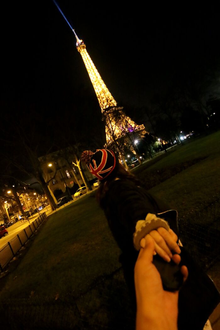 哈哈,来张牵手照.