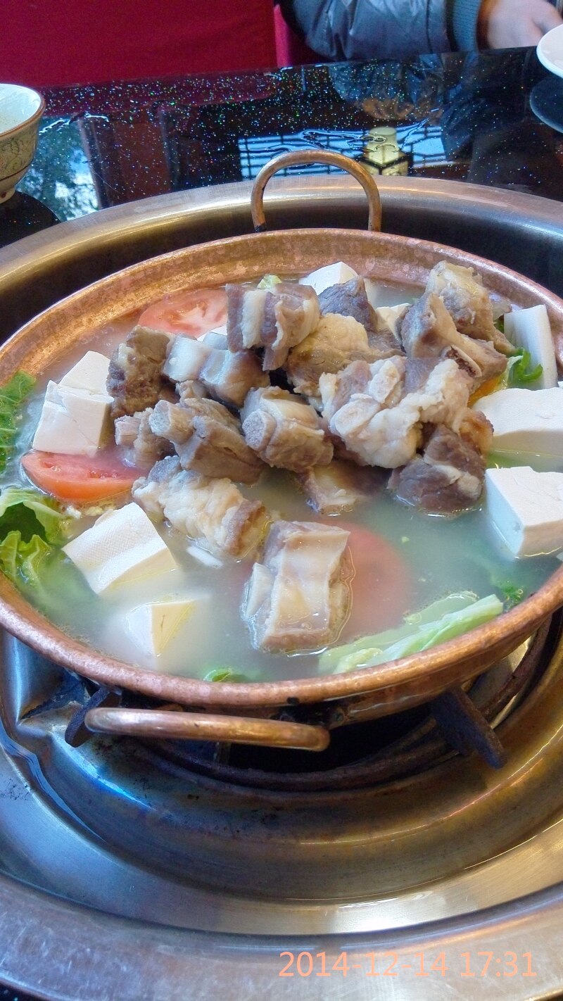 腊排骨火锅,是不是很诱人,太鲜美了.