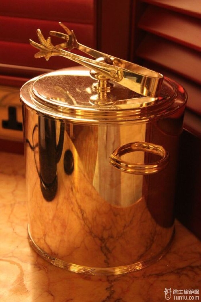 房间里最贵的就是这个冰桶
