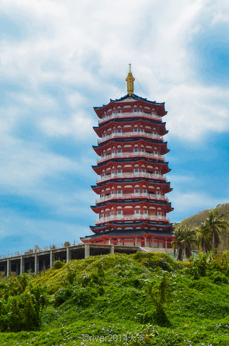 南山寺一侧新建了一座多宝佛塔,还没开放.