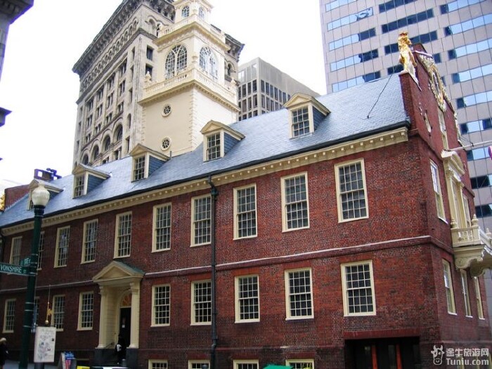 最为高大的一个墓碑,上面写着"富兰克林",这是本杰明富兰克林的父母的