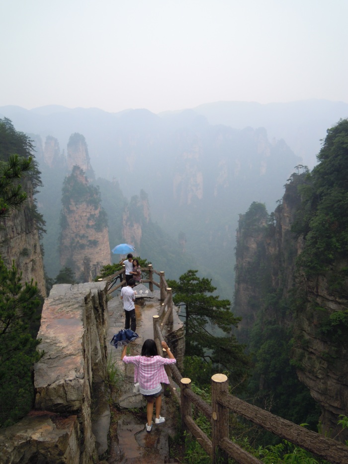 带,早上我们早早的起床用过早餐后去老屋场的"空中田园"和"神兵聚会"