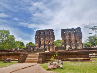 波隆纳鲁沃古城皇家宫殿