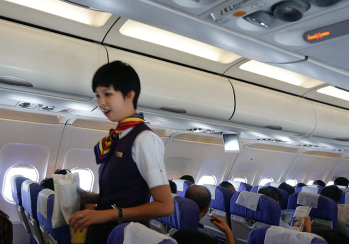 (zt15)乘坐的重庆至拉萨ca 4420 航班上的国航空姐,清纯温婉,待人亲切