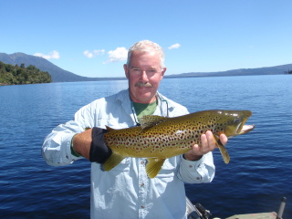  新西兰北岛陶波湖飞钓鳟鱼一日游>(当地游)