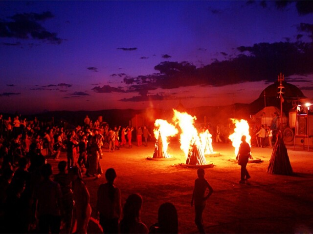 草原专属 【视觉**  烟花绽放】举行"紫塞江湖—篝火歌舞大型晚会"