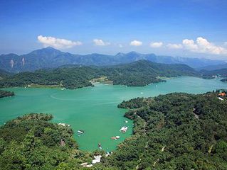  日月潭-玄光寺--邵族文化村—阿里山下天長地久橋—茶葉展示