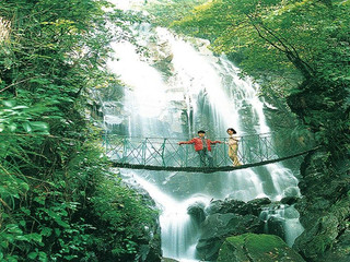  中國大竹海-藏龍百瀑-浙北大峽谷自駕3日遊>住宿:安吉《七里香溪度假