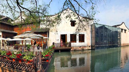 乌镇枕水度假酒店:西栅景区内最具规模的度假酒店,坐落在乌镇西栅景区