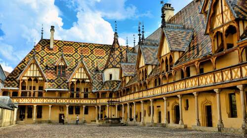  私家团法国城堡16晚17日游>赠送特色法餐(当地游)