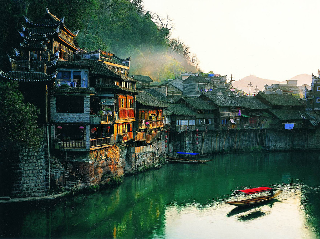  鳳凰古城-梵淨山-鎮遠-西江千戶苗寨-荔波小七孔-黃果樹瀑布雙高7